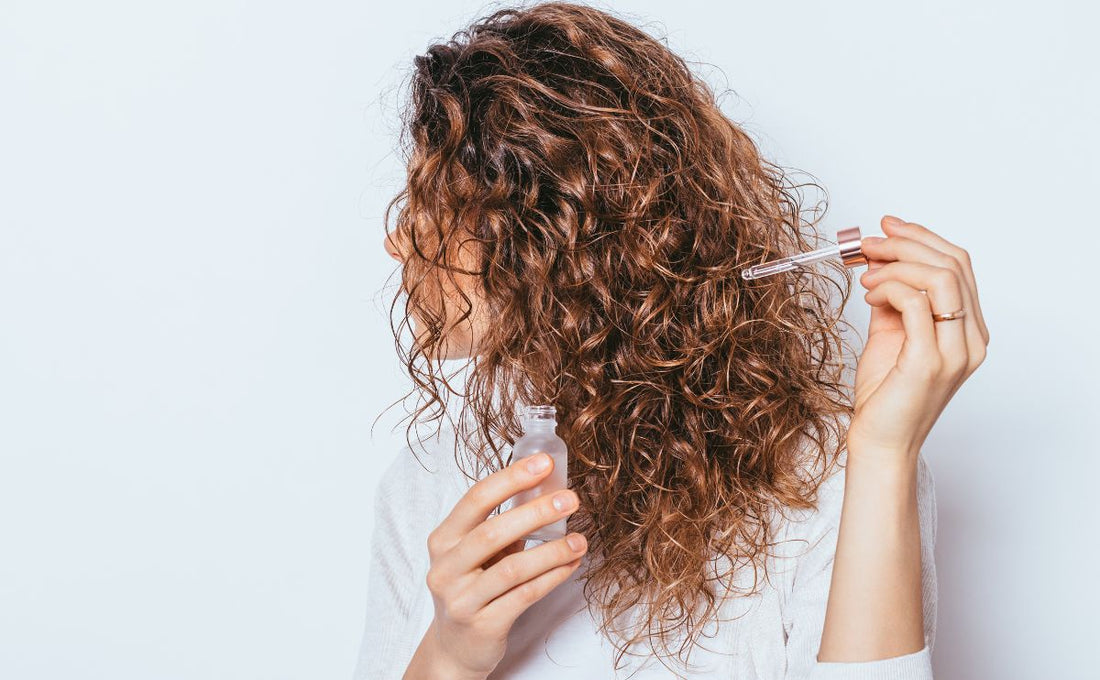 Curly Hair SOS: How to Define Curls & Tame Frizz Naturally
